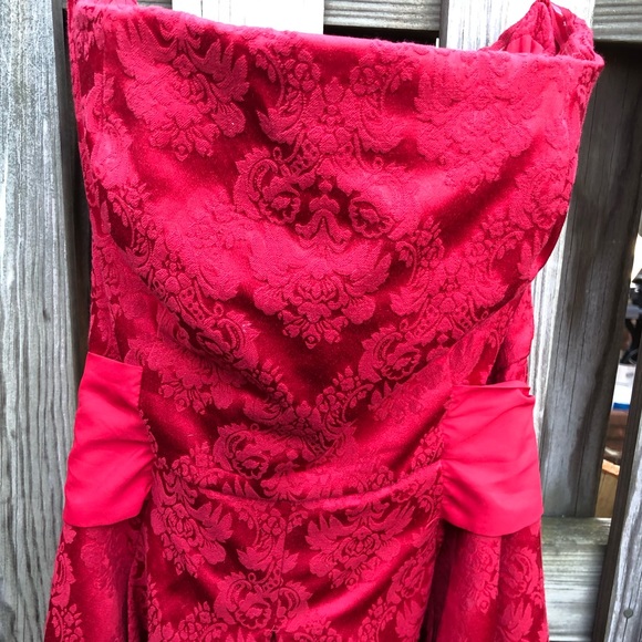 New York & Company Dresses & Skirts - Beautiful Strapless Floral Red NY&Co Party Dress